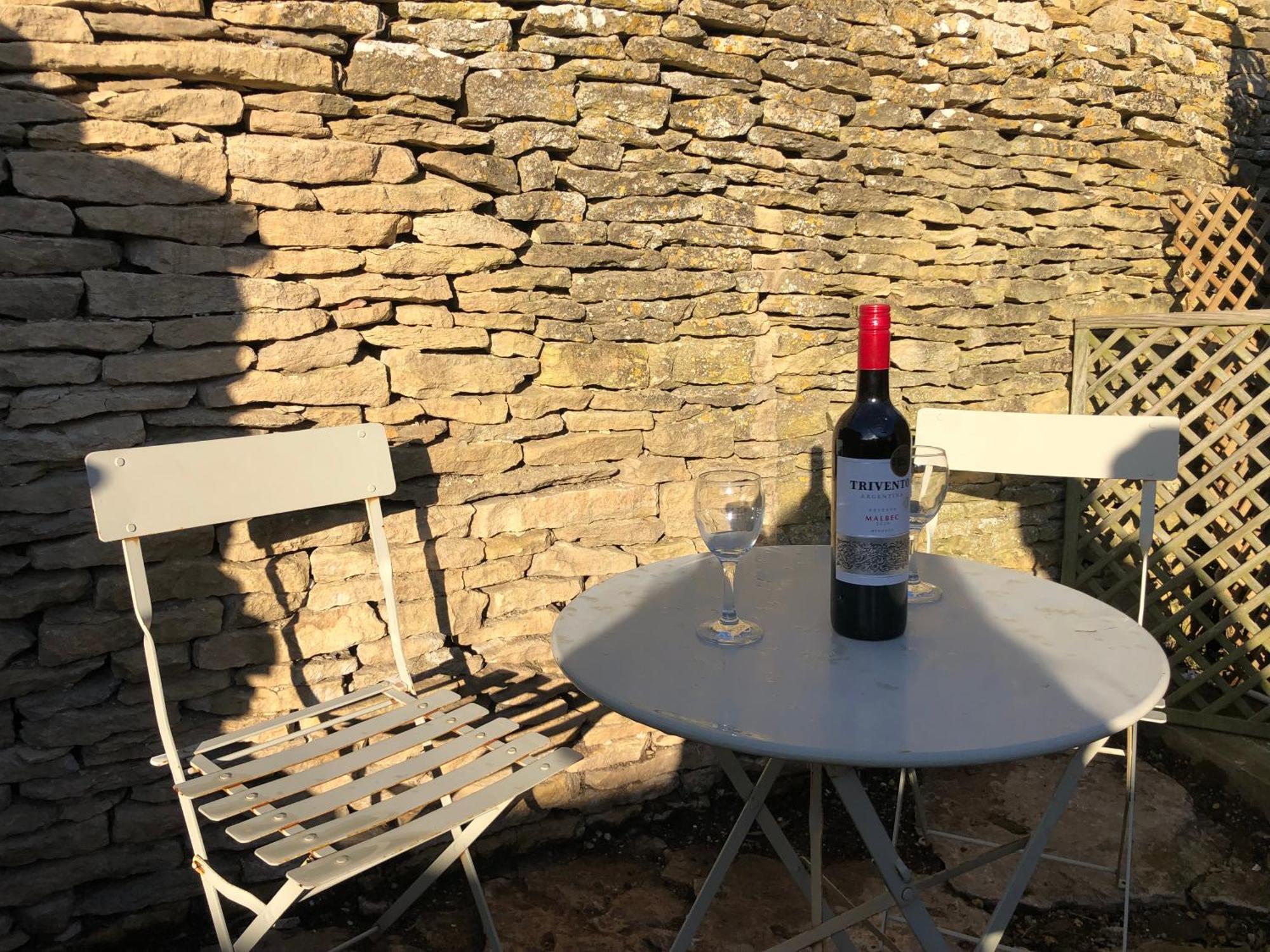 Green Valley, Cotswold Stay With Hamper Cheltenham Exterior foto